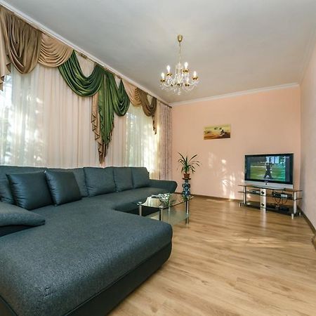Two Bedroom Apartment On Liuteranska Street 키예프 외부 사진